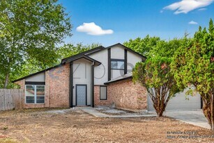 7900 Misty Forest in San Antonio, TX - Building Photo