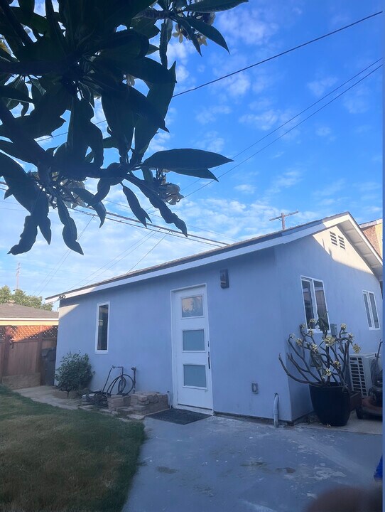 5534 Cerritos Ave in Long Beach, CA - Building Photo