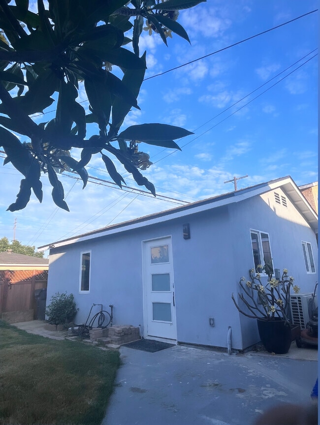 property at 5534 Cerritos Ave