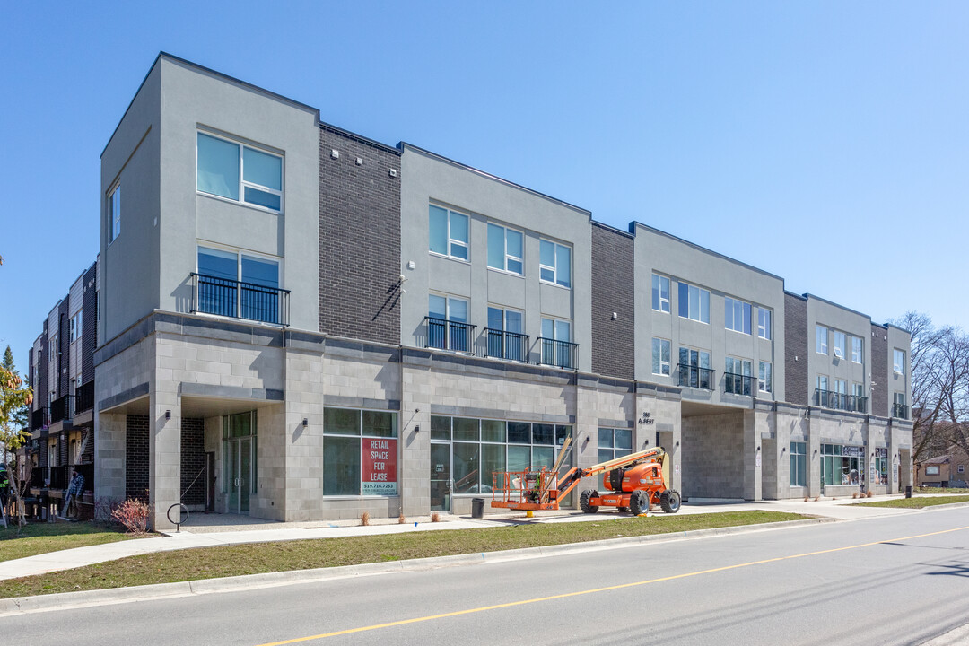 Ivy III in Waterloo, ON - Building Photo