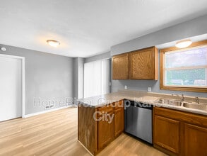 7801 E 112th St in Kansas City, MO - Building Photo - Building Photo