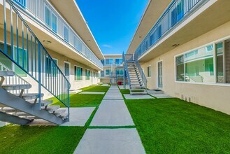 Apartment Building near SoFi with Pool, Co in Inglewood, CA - Building Photo - Building Photo