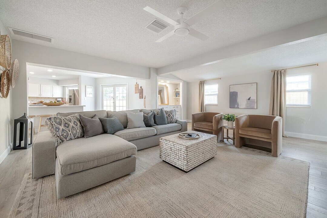 14295 Chamberlain Ave in Largo, FL - Building Photo