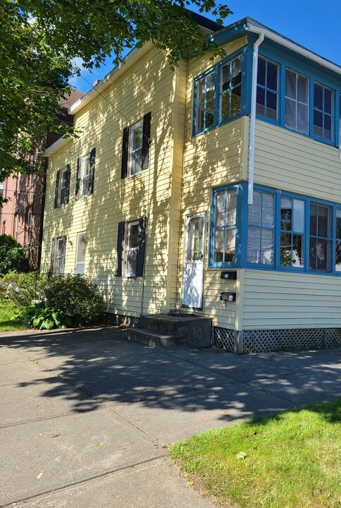108 2nd St in Montague, MA - Building Photo