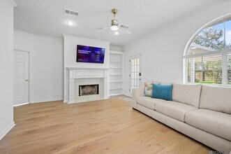 18482 Lake Iris Ave in Baton Rouge, LA - Foto de edificio - Building Photo