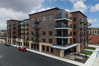 Flats at 44 North in Winona, MN - Foto de edificio - Building Photo