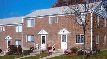 Laurel Estates Apartments in Waterbury, CT - Building Photo