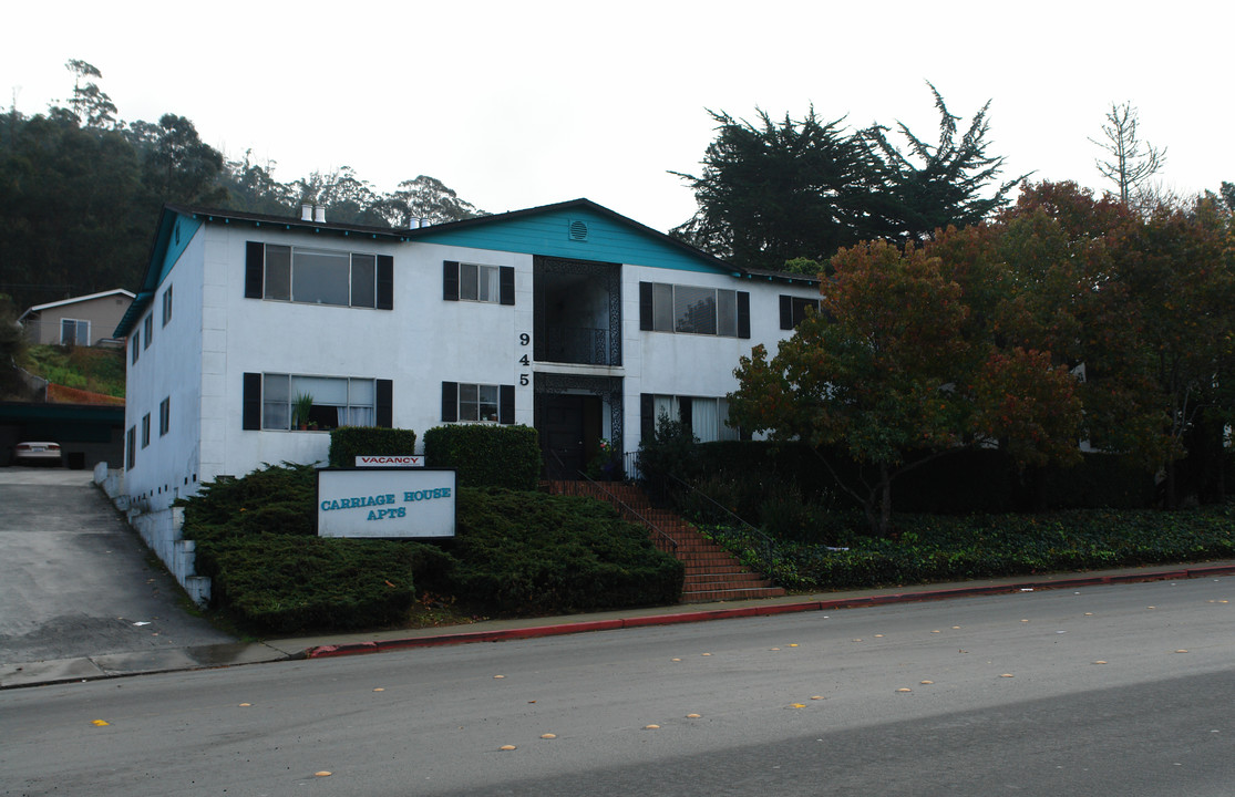 Carriage House Apartments in Pacifica, CA - Building Photo