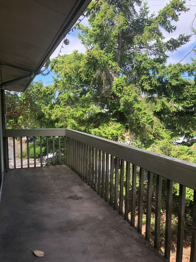 property at 465 Winslow Way E