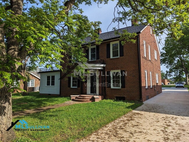 229 W Elm St in Graham, NC - Building Photo - Building Photo