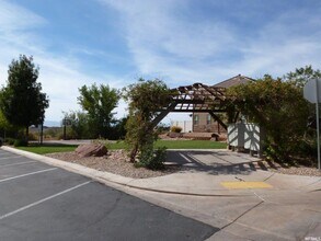 1000 E Bluffview Dr, Unit 61 in Washington, UT - Building Photo - Building Photo