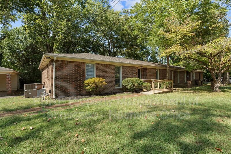 1001 Glendale Ln in Nashville, TN - Building Photo