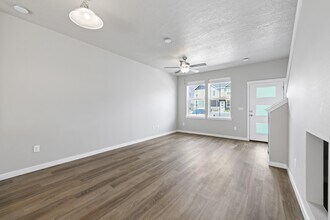 10717 W Brownstone Ln in Boise, ID - Foto de edificio - Building Photo