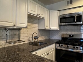 67 Bailey Ct in Middle Island, NY - Building Photo - Building Photo