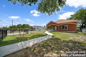 9322 Clamp Ave in San Antonio, TX - Foto de edificio - Building Photo