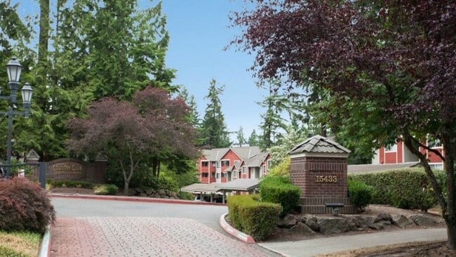 property at 15433 Country Club Dr