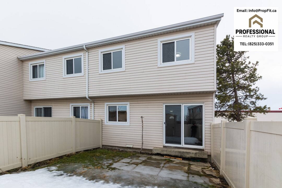 116 Centennial Crt NW in Edmonton, AB - Building Photo