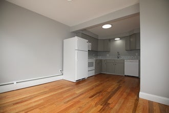 135 Chestnut St in Norwich, CT - Foto de edificio - Building Photo