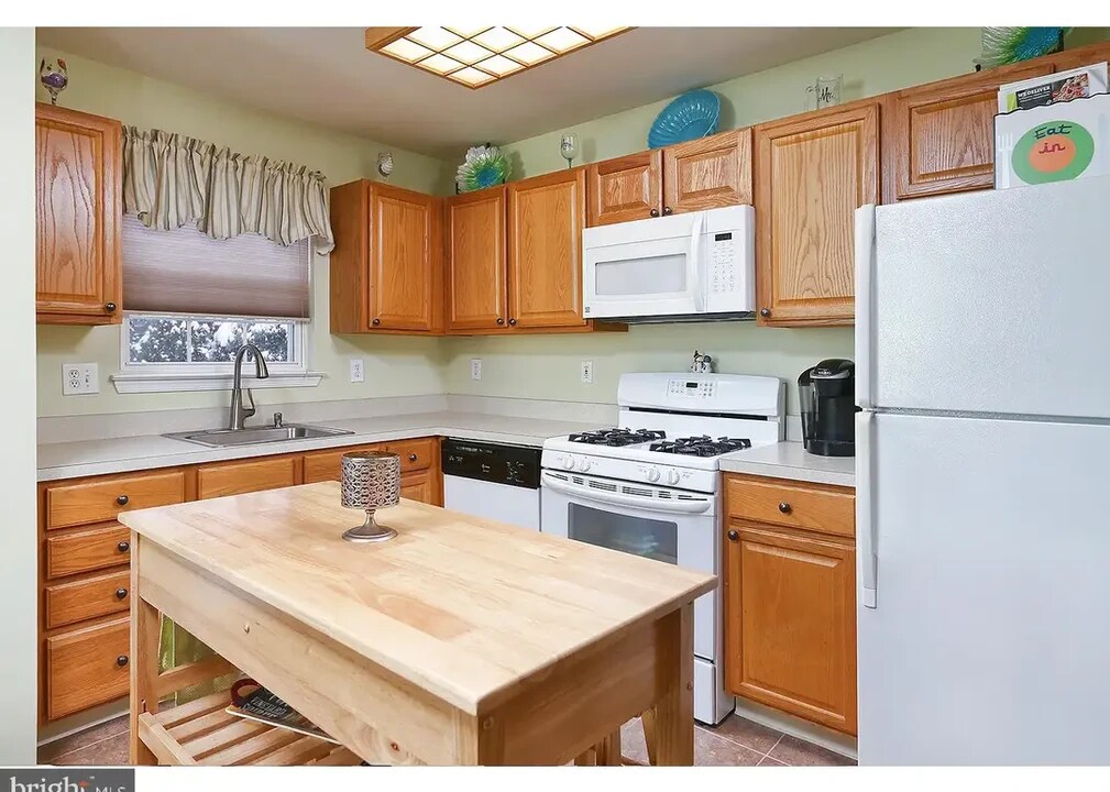 32 Grandview Ave in Pitman, NJ - Building Photo