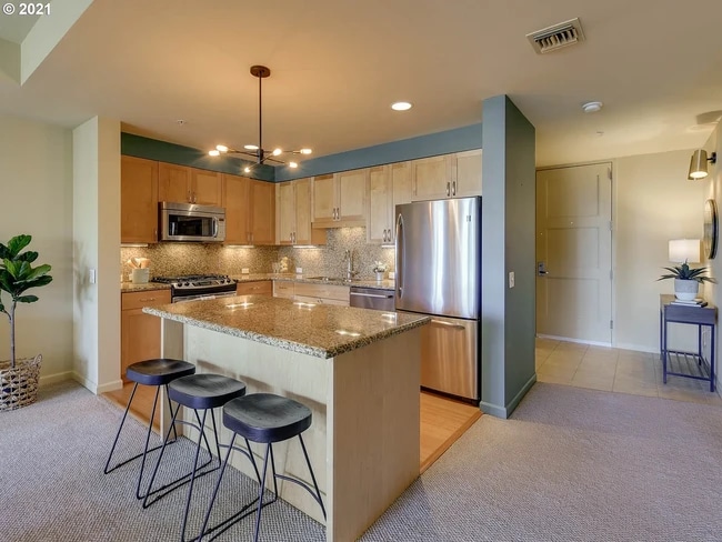 1620 NE Broadway St, Unit 530 in Portland, OR - Foto de edificio - Building Photo