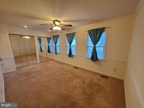 2077 Pilgrim Dr in Woodbridge, VA - Building Photo - Building Photo