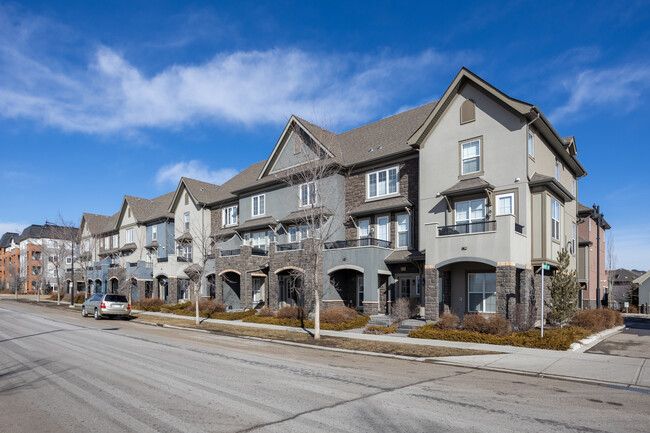 438 Quarry Way SE in Calgary, AB - Building Photo - Building Photo