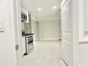 18251 Sugarman St in Tarzana, CA - Building Photo - Building Photo