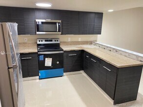 5650 W 26th Ct-Unit -106 in Hialeah, FL - Building Photo - Building Photo