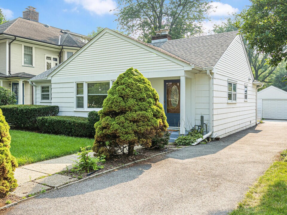 4216 Forest Ave in Western Springs, IL - Building Photo