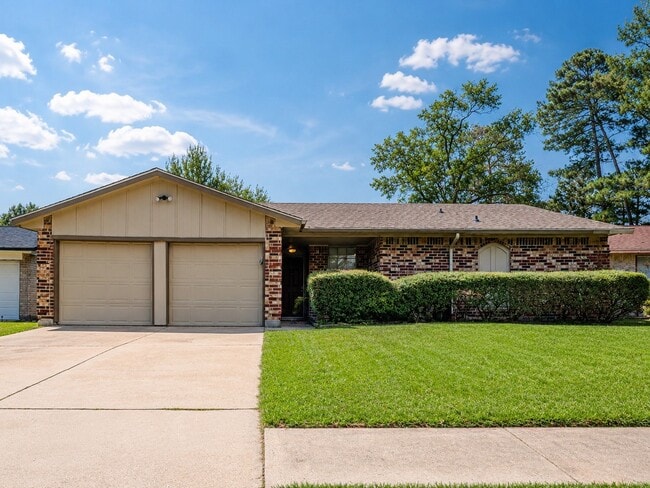 property at 6907 Foxside Ln