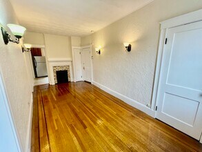 123 Richmond St, Unit 2 in Boston, MA - Foto de edificio - Building Photo