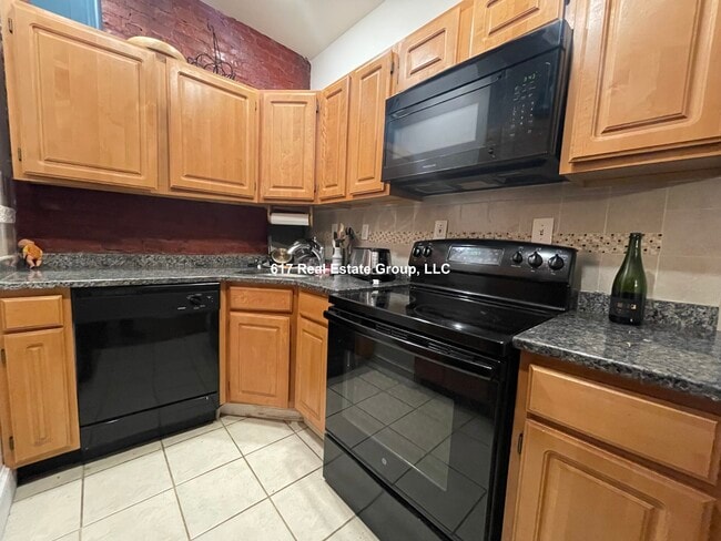 1122 Commonwealth Ave in Boston, MA - Foto de edificio - Building Photo