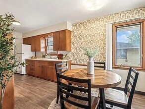 3929 64th St in Urbandale, IA - Building Photo - Building Photo