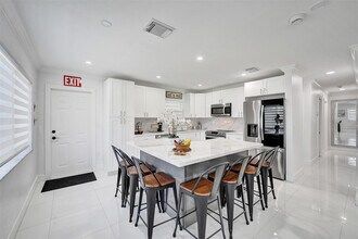 6740 Custer St in Hollywood, FL - Building Photo - Building Photo