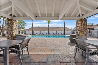 Stonybrook Apartment Homes in Anaheim, CA - Foto de edificio - Building Photo