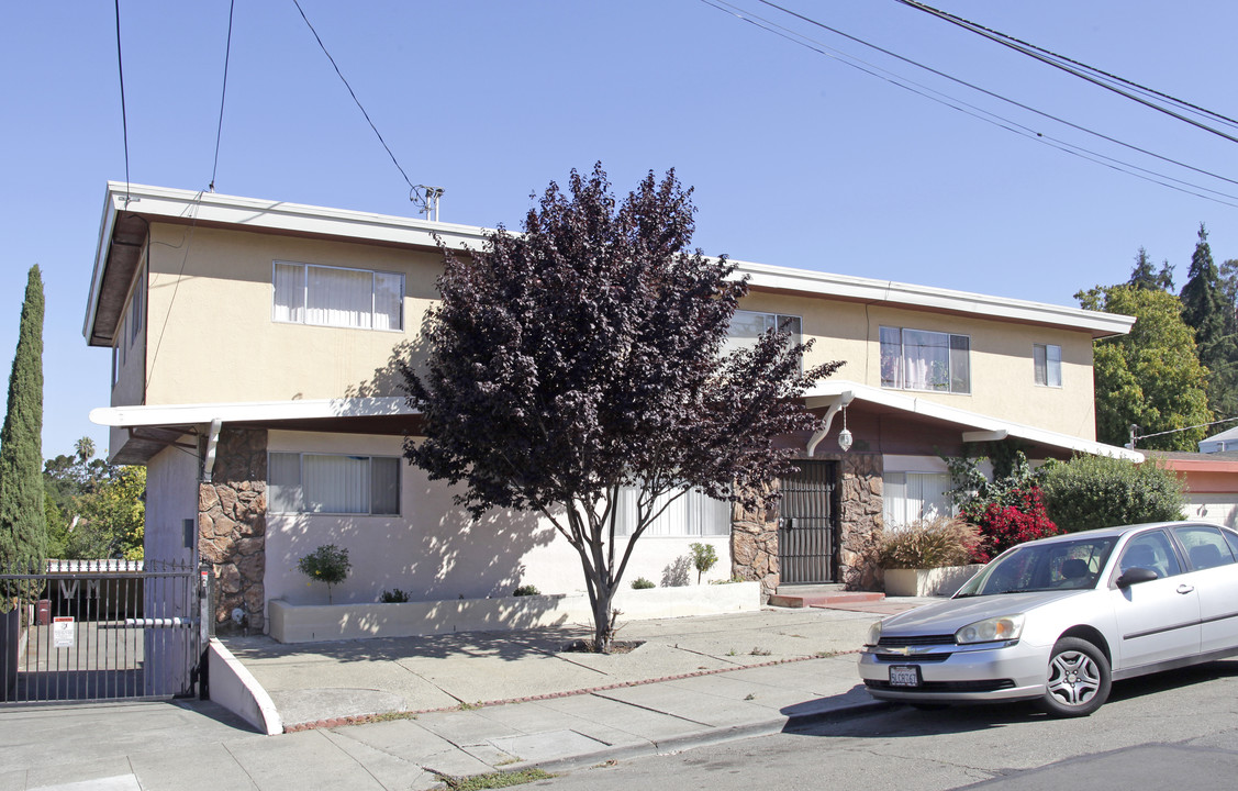 Mahal Manor in Oakland, CA - Building Photo