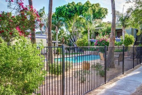 740 W Elm St, Unit 220 in Phoenix, AZ - Foto de edificio - Building Photo