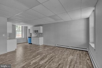 2693 W Philadelphia Ave in Oley, PA - Foto de edificio - Building Photo