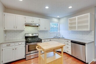 2000 Upland Dr in Franklin, TN - Foto de edificio - Building Photo