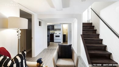 125 Chestnut Cres in Toronto, ON - Building Photo - Building Photo