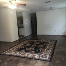 207 Hummingbird Ln in Lufkin, TX - Foto de edificio - Building Photo