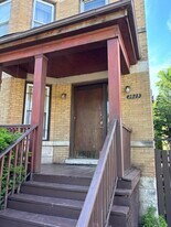 2823 E 77th St, Unit Apartment in Chicago, IL - Building Photo