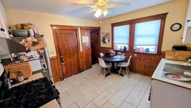 23 Priesing St, Unit 1 in Boston, MA - Foto de edificio - Building Photo