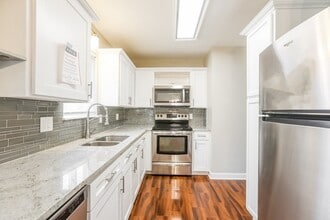 308 NE Knox St in Blue Springs, MO - Building Photo - Building Photo