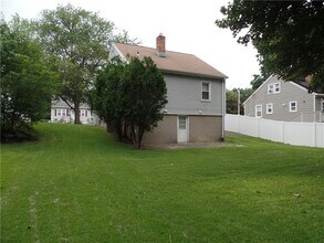 110 Knowlton St in Stratford, CT - Building Photo - Building Photo