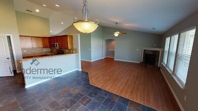 5258 Chris St in West Richland, WA - Foto de edificio - Building Photo