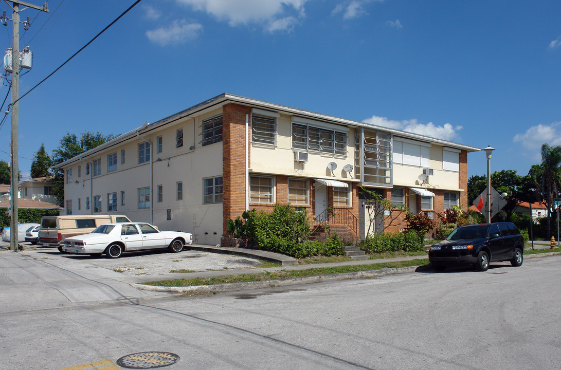 631 NE 72nd Ter in Miami, FL - Building Photo