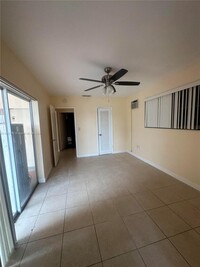 6637 Ficus Dr in Miramar, FL - Foto de edificio - Building Photo