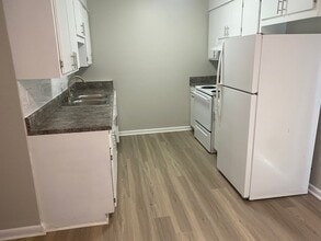 Chanticleer Apartments - Columbus, MS in Columbus, MS - Building Photo - Interior Photo