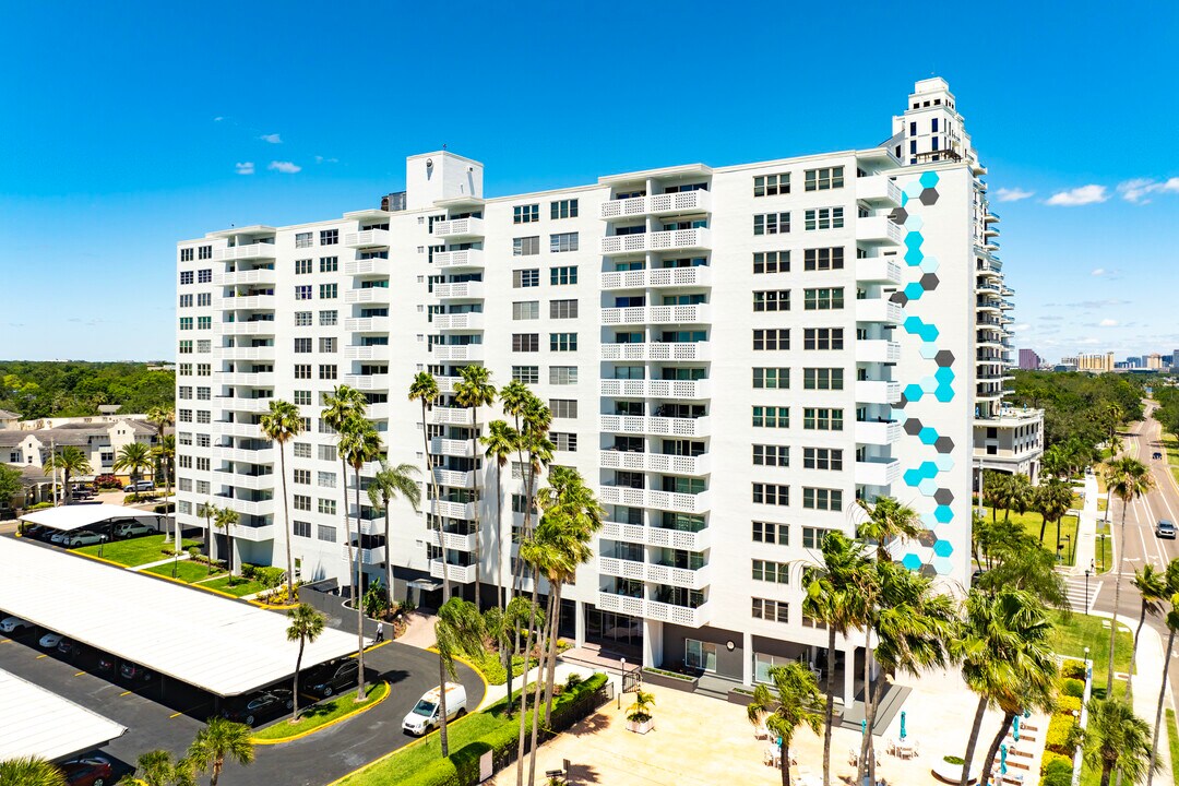 Harbour House in Tampa, FL - Foto de edificio